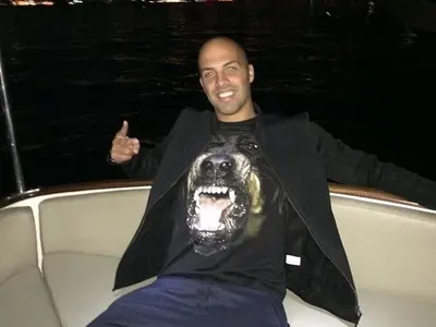 Ники Михайлов се изфука, че е купил нов „смарт“ телефон на Алисия (Фото факт в галерия)