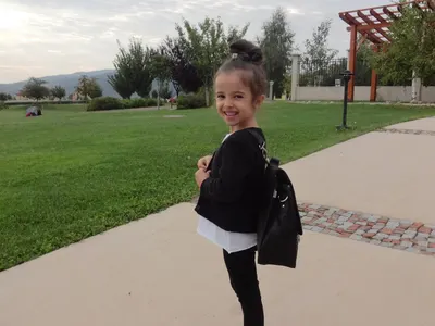 НЕВИЖДАНО! Чалгата и рапът ръка за ръка! Изпратиха първокласници! (МНОГО СНИМКИ)