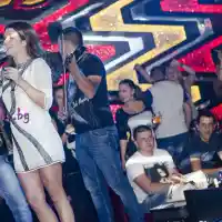 Какво става с Кали?! Певицата се запусна, отпра баджаци и корем (СНИМКИ)