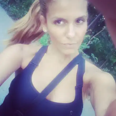 Анелия си пусна селфи БЕЗ грим! Вижте как се забавлява с Ивон