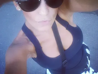 Анелия си пусна селфи БЕЗ грим! Вижте как се забавлява с Ивон