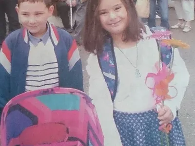 НЕВИЖДАНО! Чалгата и рапът ръка за ръка! Изпратиха първокласници! (МНОГО СНИМКИ)