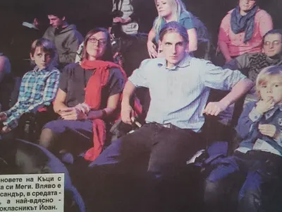 НЕВИЖДАНО! Чалгата и рапът ръка за ръка! Изпратиха първокласници! (МНОГО СНИМКИ)