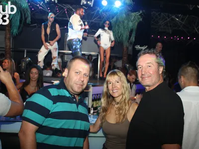 Нападнаха Азис в Club 33! (СНИМКИ)