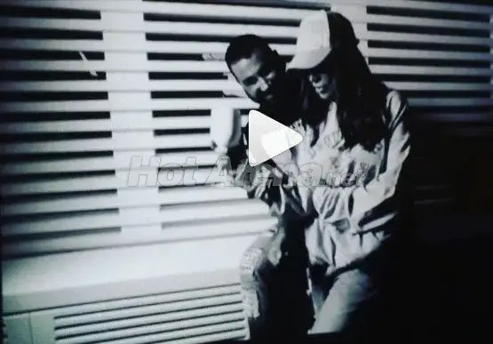 СКАНДАЛНО! Изтекоха кадри от клипа на Азис и Алисия! (Натискат се, певицата пъшка по бельо – в галерията)