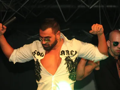 Нападнаха Азис в Club 33! (СНИМКИ)