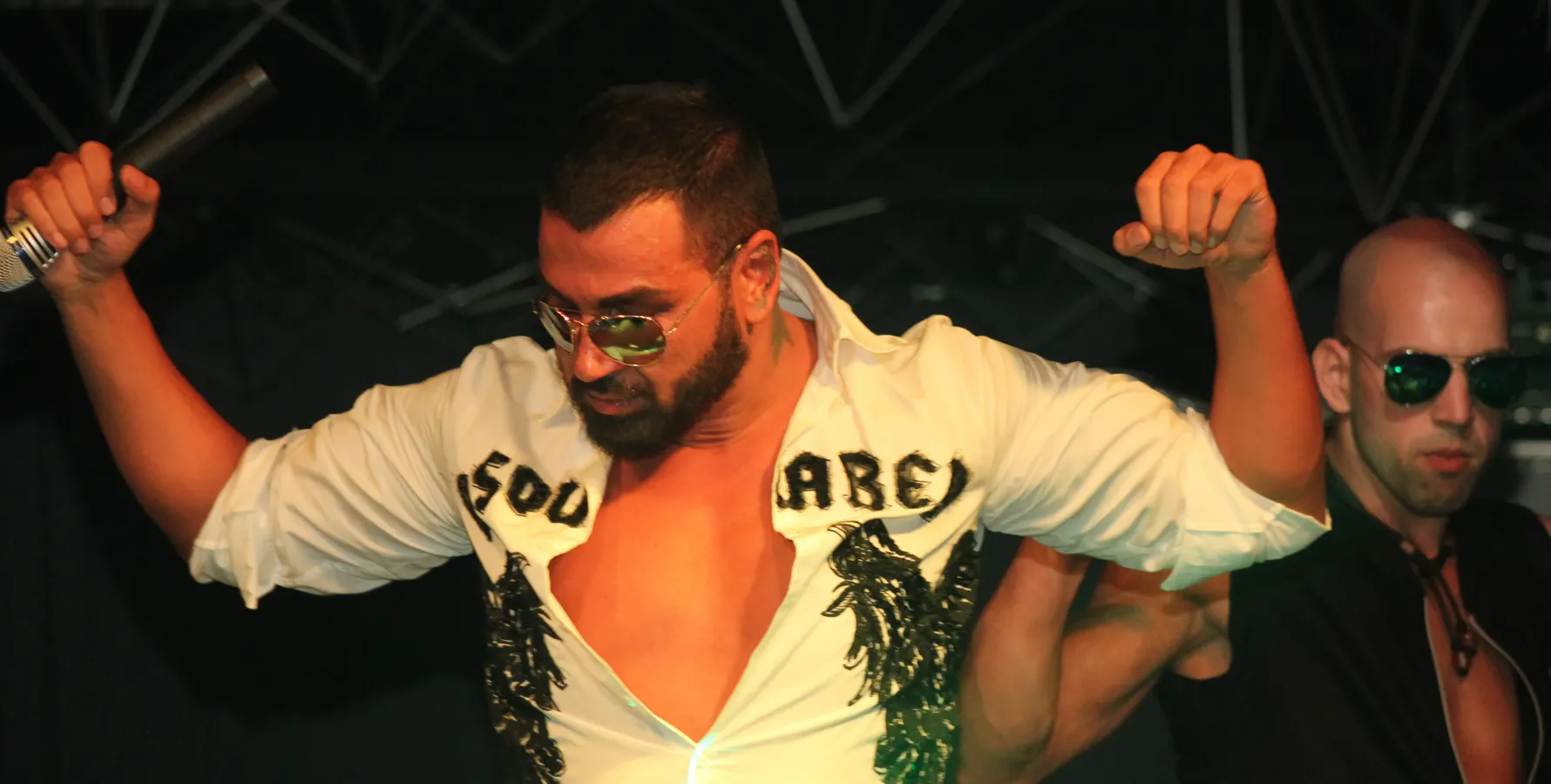 Нападнаха Азис в Club 33! (СНИМКИ)