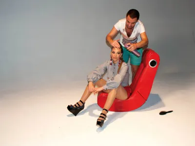 Топ хитът на Емилия КРАДЕН! Виж оригинала 1:1 (+ Реакцията на феновете)