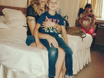 Ето го порасналия Иван Динев! Синът на Емилия скоро ще я надмине по ръст! (НОВИ СНИМКИ)