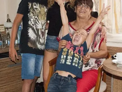 Ето го порасналия Иван Динев! Синът на Емилия скоро ще я надмине по ръст! (НОВИ СНИМКИ)