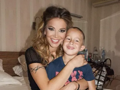 Ето го порасналия Иван Динев! Синът на Емилия скоро ще я надмине по ръст! (НОВИ СНИМКИ)