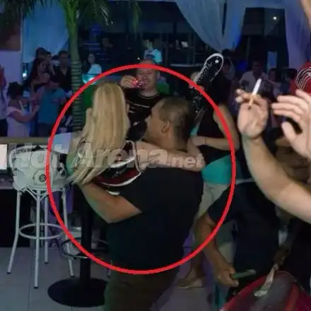 От шокирани очевидци: Малина го направи с фен в съблекалня по време на участие! (Виж подробности + Снимка компромат)