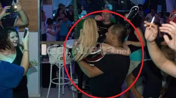 От шокирани очевидци: Малина го направи с фен в съблекалня по време на участие! (Виж подробности + Снимка компромат)