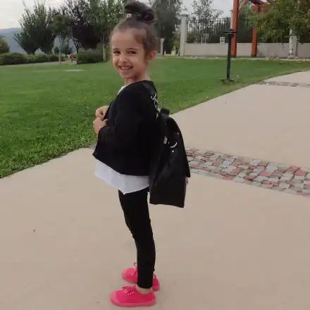 Марая на Мария с ученическа чанта за 5 стотака! (СНИМКИ от първия учебен ден)