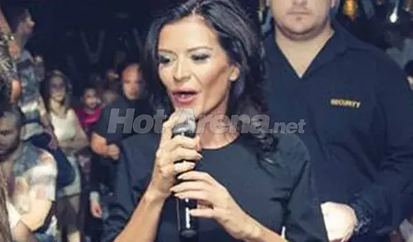 НИЩО не остана от лицето на Преслава! Певицата отблизо е само скули и кожа! (ФОТО)