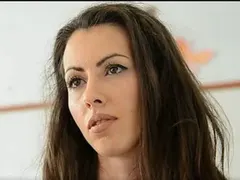 Красивата учителка бие път до София всеки ден от Ихтиман! (Още неизвестни факти за Зубева + реакциите на ревниви майки)