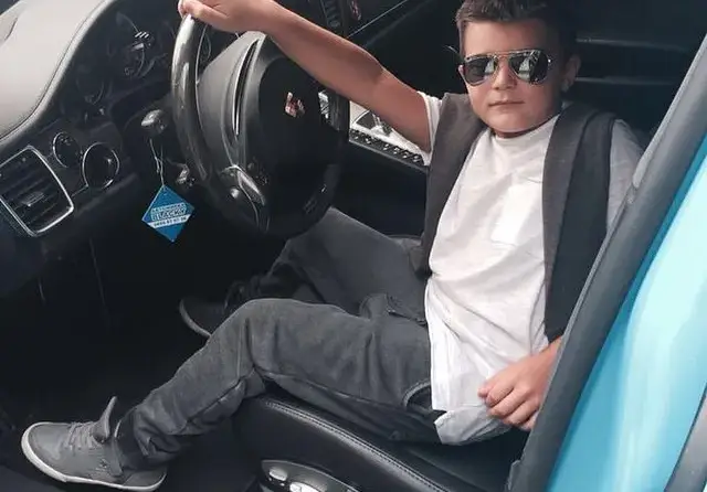 Ники Михайлов с ЩЕДЪР подарък за ЧРД на Валерко! (Виж как го поздрави)