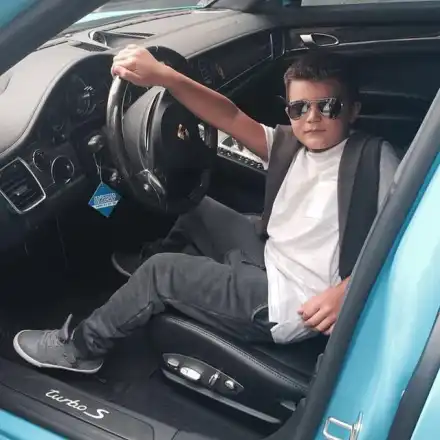 Ники Михайлов с ЩЕДЪР подарък за ЧРД на Валерко! (Виж как го поздрави)