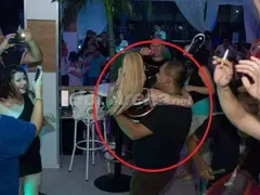 От шокирани очевидци: Малина го направи с фен в съблекалня по време на участие! (Виж подробности + Снимка компромат)
