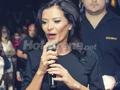 НИЩО не остана от лицето на Преслава! Певицата отблизо е само скули и кожа! (ФОТО)