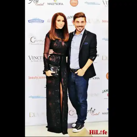 Алисия отиде по прозрачна рокля на изложба (Готино или пошло?)