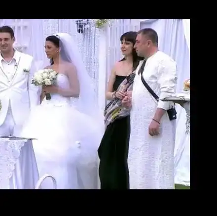 Бившият съпруг на Емануела се пропи от мъка по нея (Зарязала го е, защото парите му били малко)