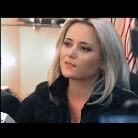 Лора Крумова наби журналистка! (ПОДРОБНОСТИ)