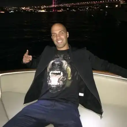 Ники Михайлов се изфука, че е купил нов „смарт“ телефон на Алисия (Фото факт в галерия)