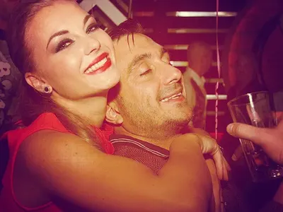 СКАНДАЛНО! Коцето и Надя в ТРОЙКА (+ Може ли певецът да е по-пиян - МНОГО СНИМКИ)