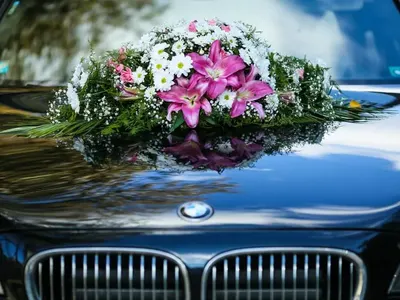 Колко богато е семейството на Зорница Линдарева? (Снимки от втората сватба на сестра й)