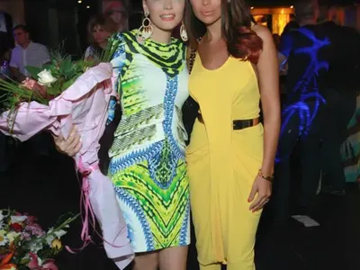 Алисия кандидат за Модна икона! Заслужено ли? (Вижте топ 3 на най-странните й тоалети)