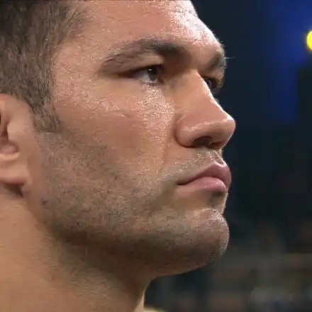 Екслузивно! Ето какво се е случило с пребития Кубрат в съблекалнята след двубоя (Подробностите не са за хора със слаби нерви)