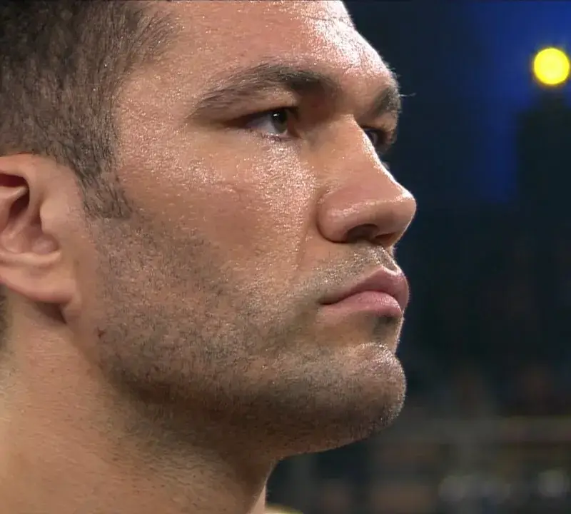 Екслузивно! Ето какво се е случило с пребития Кубрат в съблекалнята след двубоя (Подробностите не са за хора със слаби нерви)