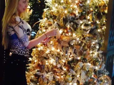 Коледен лукс! Антония Петрова с две елхи, Николета с оригинални фото играчки (Вижте украсите на звездите - СНИМКИ)
