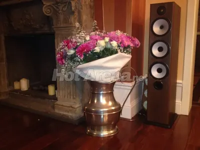 Лукс и коледен уют цари в дома на Брендо! (Вижте ексклузивни снимки от палата на кокаиновия крал)