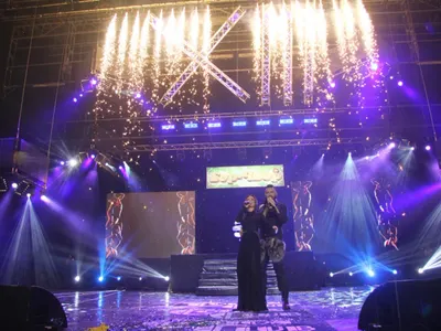 Планета концертът – УЖАСЪТ на годината! Роми пият и пушат в Зала 1! Пайнерките за резил с плейбек и гафове (СНИМКИ)