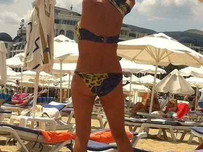 Колко корекции има по тялото Лидия Станоева? Свекървата на Преслава по-знойна от нея (СНИМКИ на двете по бански)