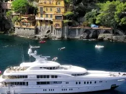 Бебето на Емануела - най-богатото новородено у нас! Вижте какъв разкош чака Митко-младши (СНИМКИ)