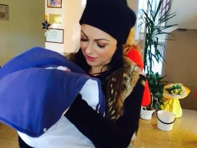 Защо таткото и Диневи не дойдоха на изписването на малкия Митко? Първият внук низвергнат?! (СНИМКИ)