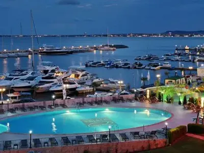 Бебето на Емануела - най-богатото новородено у нас! Вижте какъв разкош чака Митко-младши (СНИМКИ)