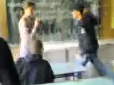 Накъде отива светът?! Ученици биха учителка в час (Кадри)