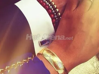 Куини Алис става БУЛКА! Благо й предложи брак, родителите й не са съгласни (Снимки в бяла рокля + годежния пръстен)