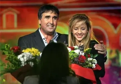 Щерката на Веско Маринов набутана с връзки да получава 4 бона държавна заплата! (Всичко за далаверата)