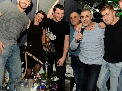 Тачо се прави на Жоро Илиев (Мутрее пред студентките)