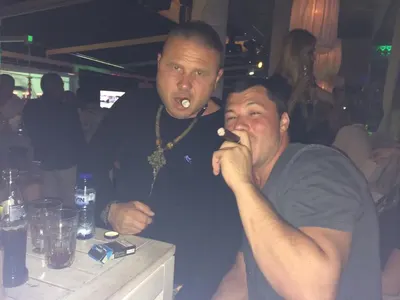 Тачо се прави на Жоро Илиев (Мутрее пред студентките)