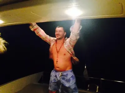 Тачо се прави на Жоро Илиев (Мутрее пред студентките)