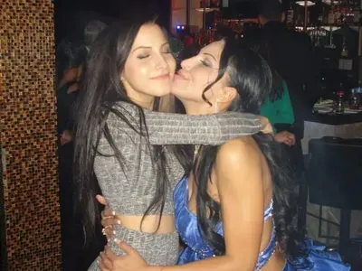 Чаровната щерка на Мая и Магапаса хвана микрофона! Снимки колко е пораснала (+ Вижте младото гадже на майка й)