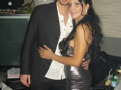 Чаровната щерка на Мая и Магапаса хвана микрофона! Снимки колко е пораснала (+ Вижте младото гадже на майка й)