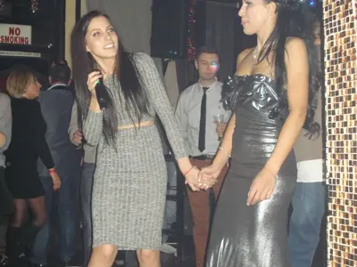 Чаровната щерка на Мая и Магапаса хвана микрофона! Снимки колко е пораснала (+ Вижте младото гадже на майка й)