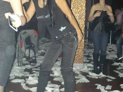 Чаровната щерка на Мая и Магапаса хвана микрофона! Снимки колко е пораснала (+ Вижте младото гадже на майка й)